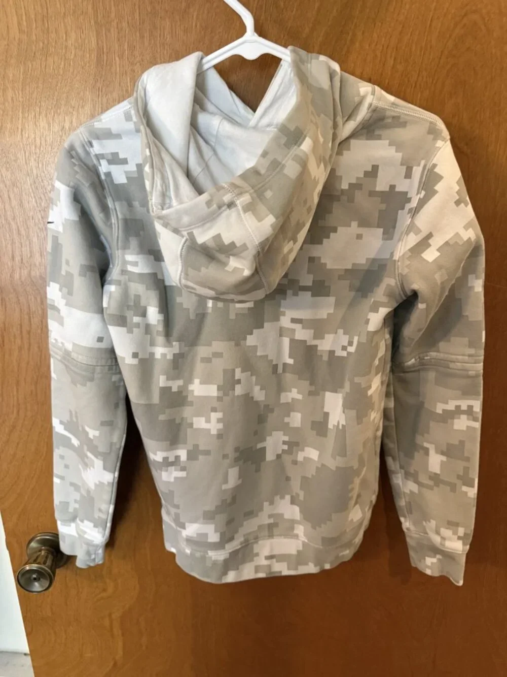 Nike NFL Tennessee Titans Youth Medium 2024 Gray Camo Salute to Service Hoodie